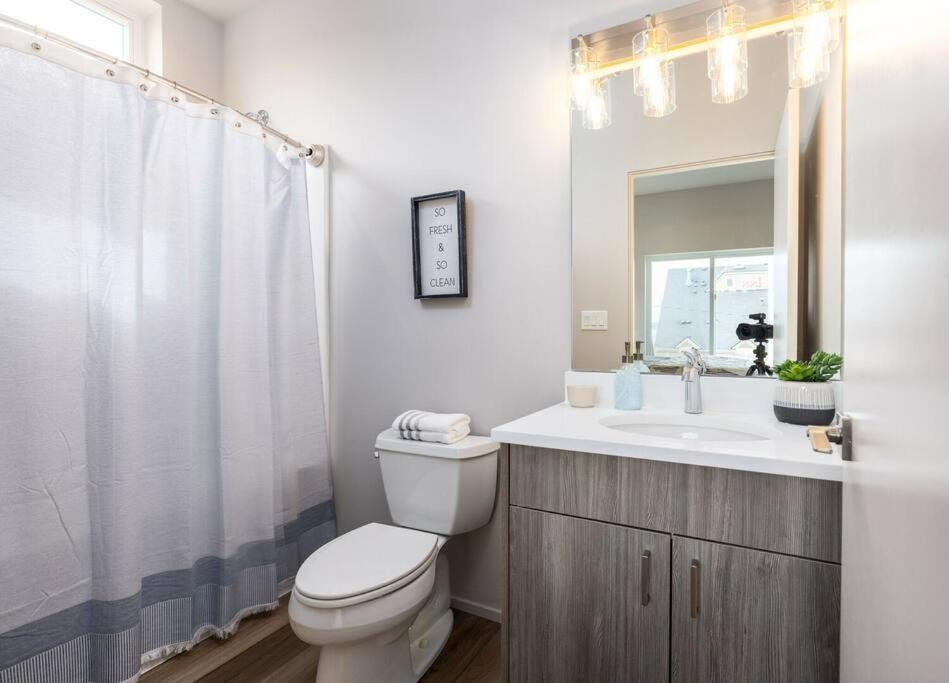 *Brand New* Fully Updated Condo 910 in Anacortes photo 3