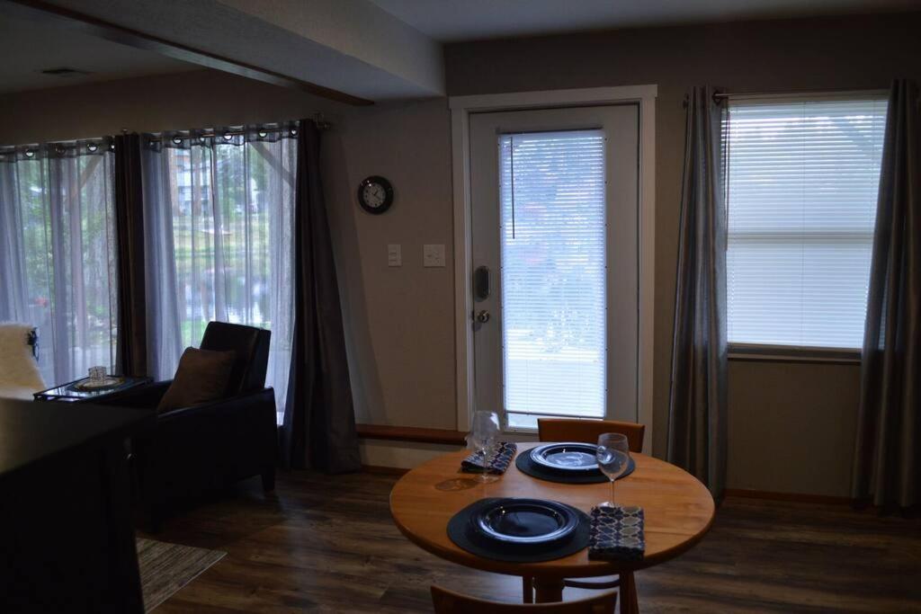 Lake St.Claire Waterfront, 1 beds / 1 bath photo 1