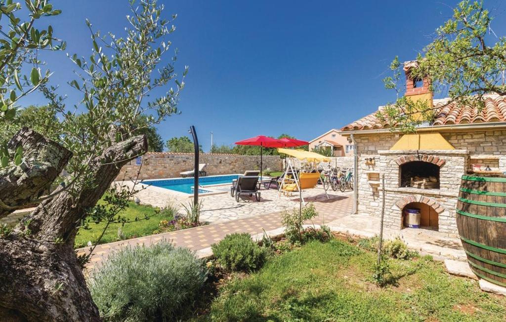 Family friendly house with a swimming pool Gajana, Fazana - 15385 photo 2