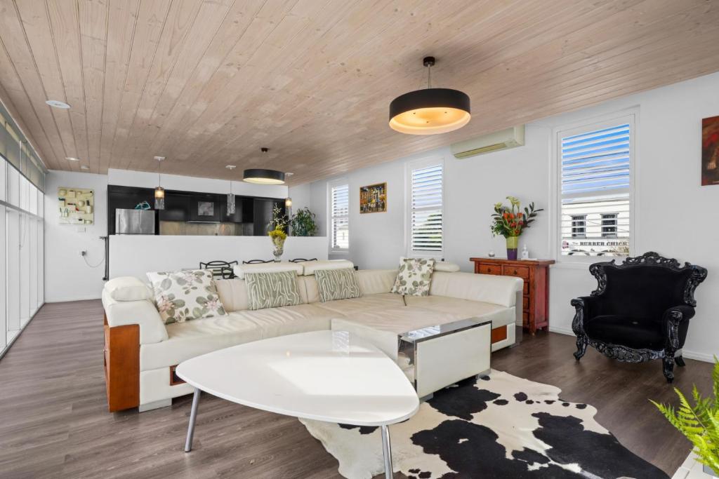 Discover Urban Luxury in the Heart of South Melbourne photo 1