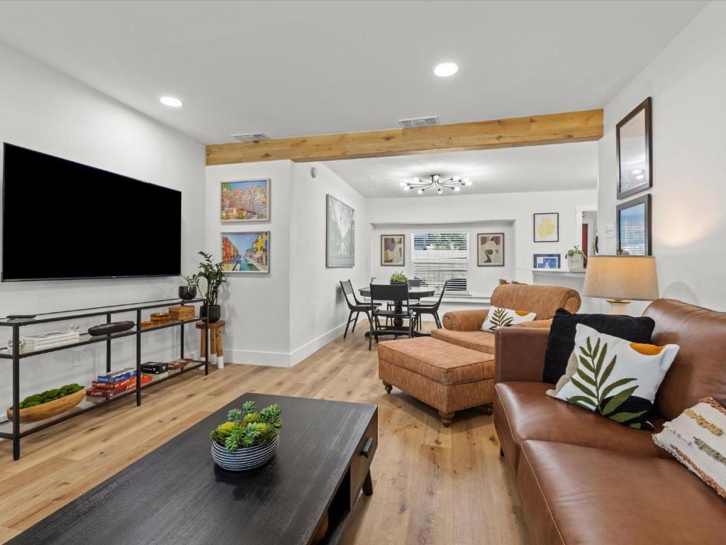 Cozy Arlington Bungalow 4/Mins to AT&T Stadium photo 1