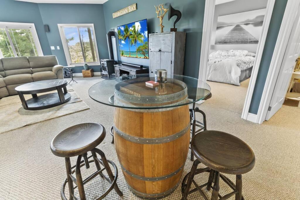 Luxury Villa overlooking Georgian Bay photo 2