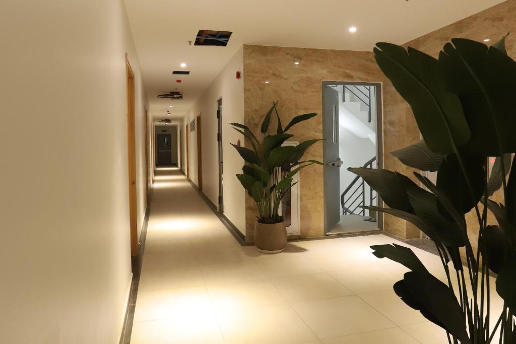 Lanura Apartments and Hotel