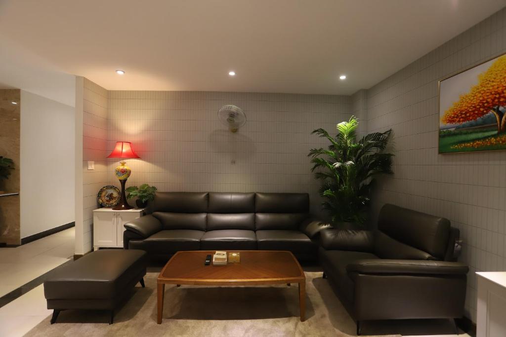 Lanura Apartments and Hotel