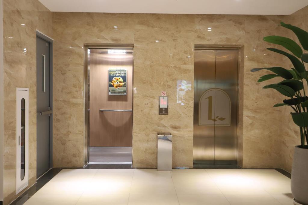 Lanura Apartments and Hotel