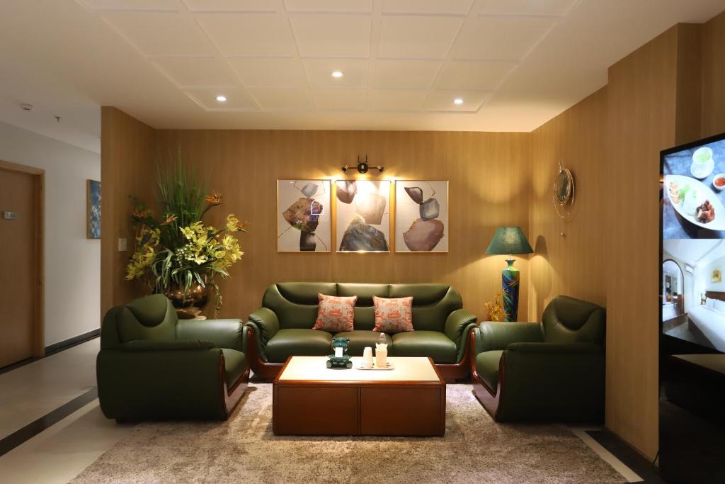 Lanura Apartments and Hotel