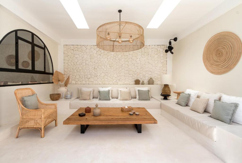 Casa Adem - Modern & Trendy 3BR Villa in Seminyak, 10 Minutes to the Beach with Private Pool - Tap to explore photos