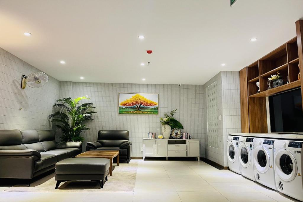 Lanura Apartments and Hotel