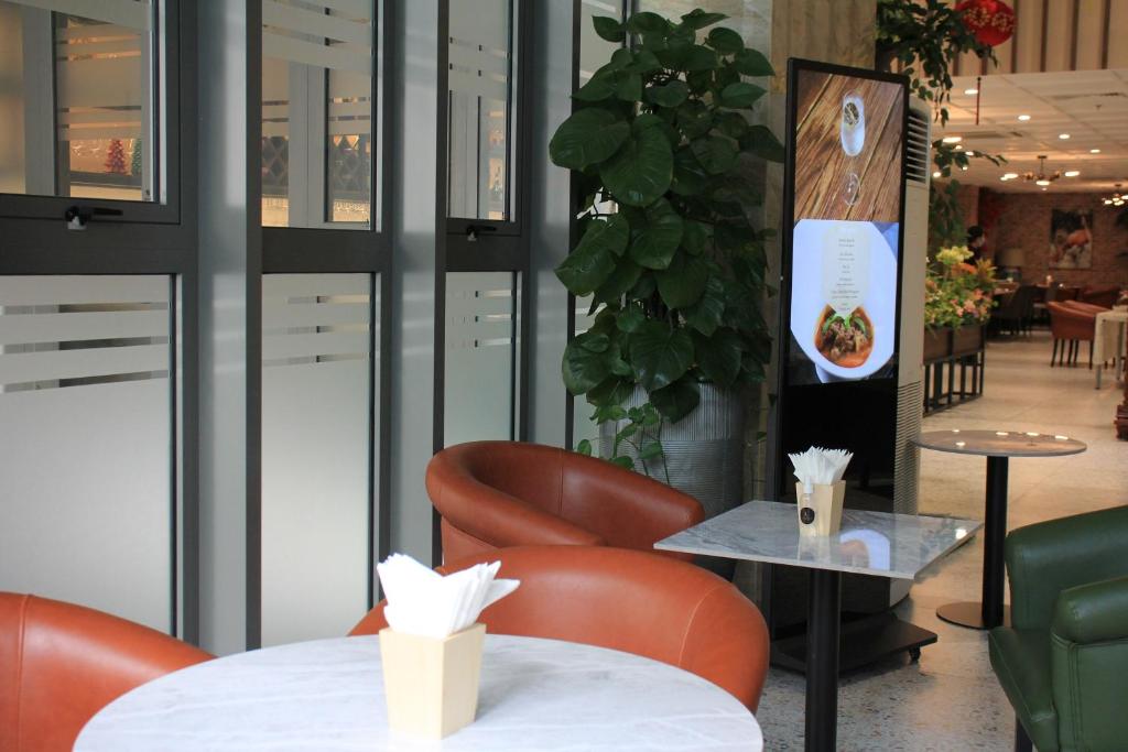 Lanura Apartments and Hotel