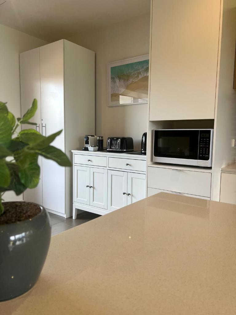 Shore Place 3 br Serenity - Golf Course Views - Free parking photo 2