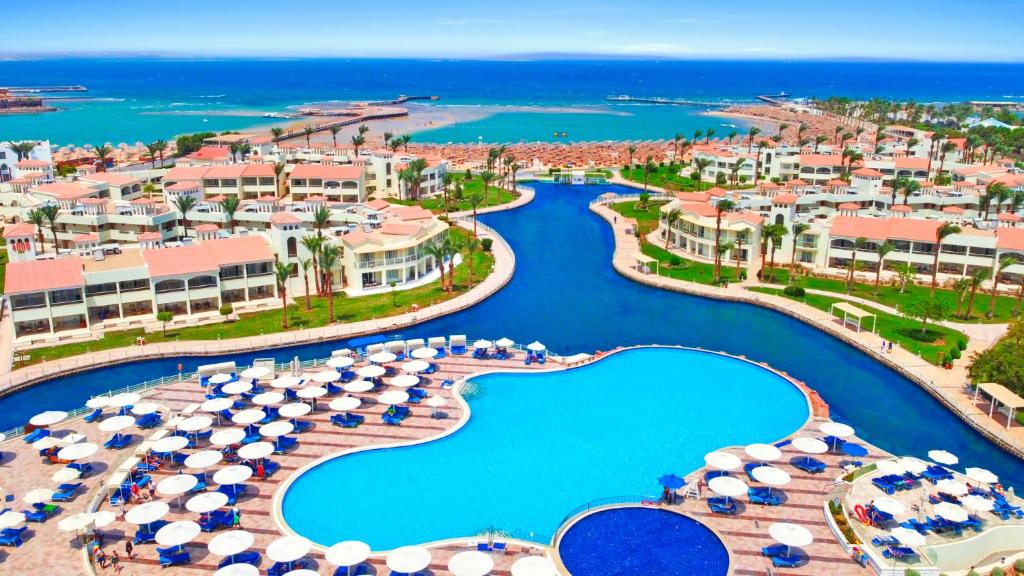 Pickalbatros Dana Beach Resort - Aqua Park