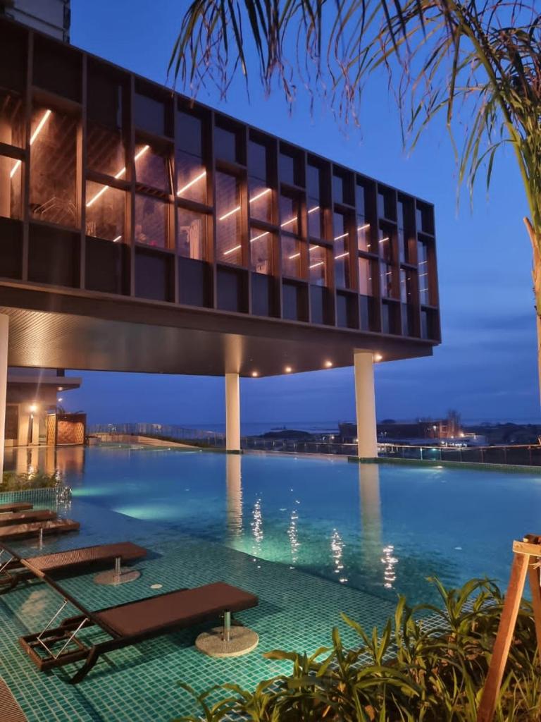 Luxury Couple Suites l Free Netflix l Mini Cinema l Massage Chair l Bathtub l WIFI 100mbps l Town Area Bali Residence photo 4