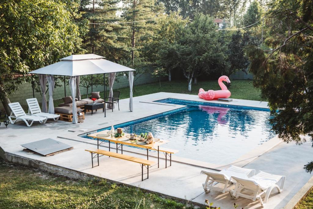 Nika's Pool House