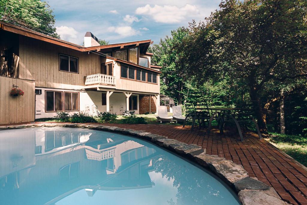 The Chalet - Stratton image