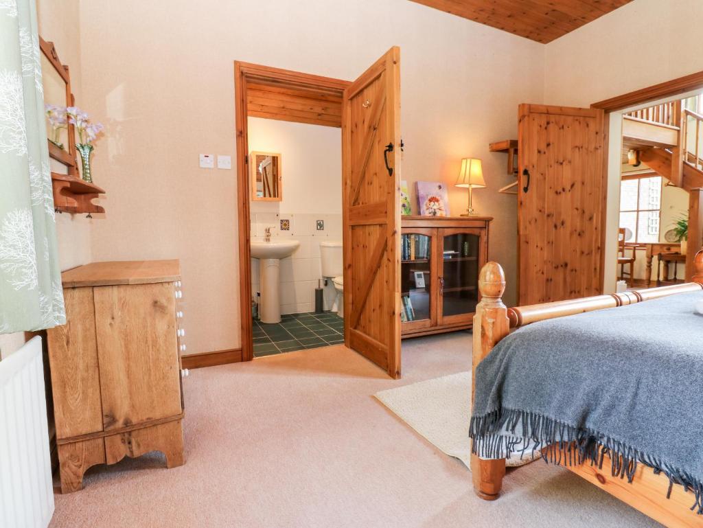Hepple Hill Cottage - Tap to explore photos
