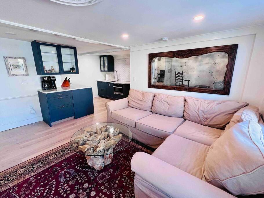 Historic 2 Bedroom with marble baths and water views photo 4