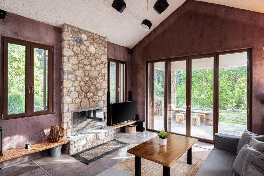 Hidden Stone Chalet photo 2