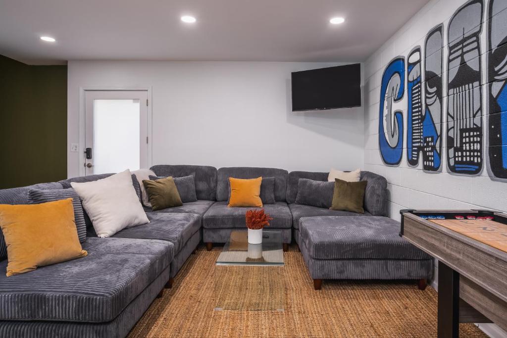 Modern Townhome With King Suite & Private Patio photo 4