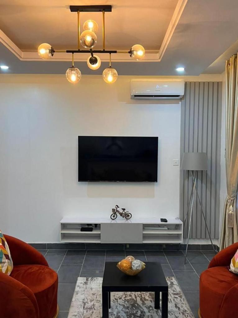 Luxury 1 bedroom flat with pool at Kingsland Lekki photo 1