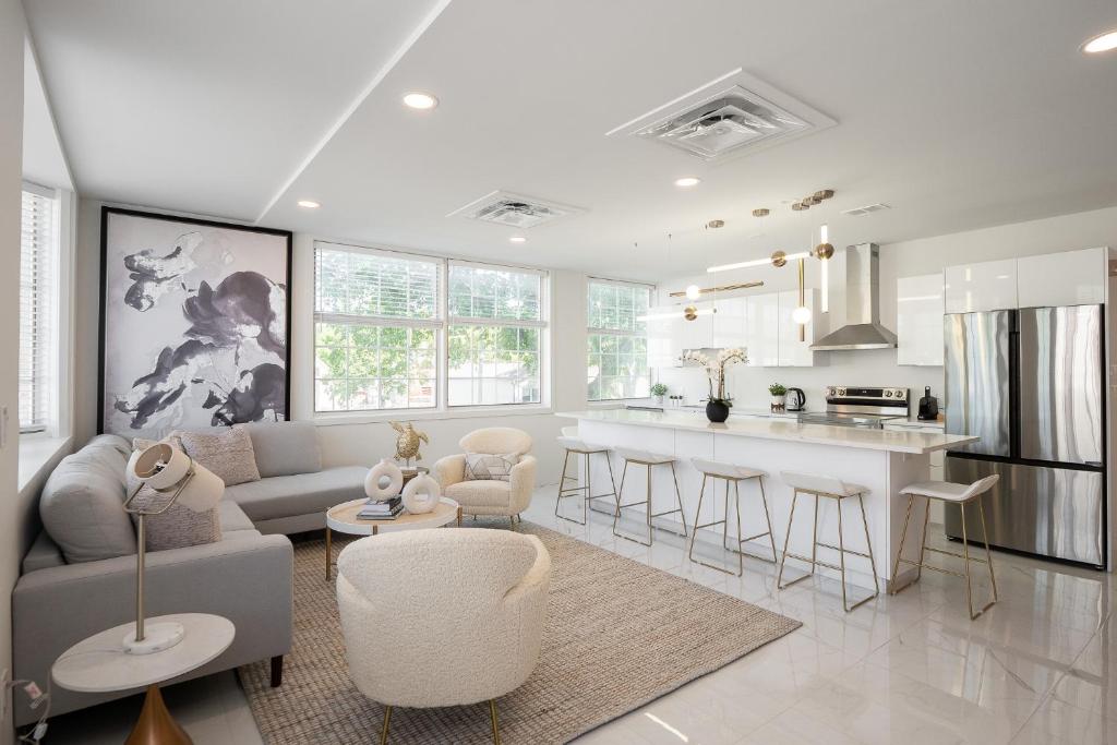 Brand New Modern 2 Bedroom Condo in the West End