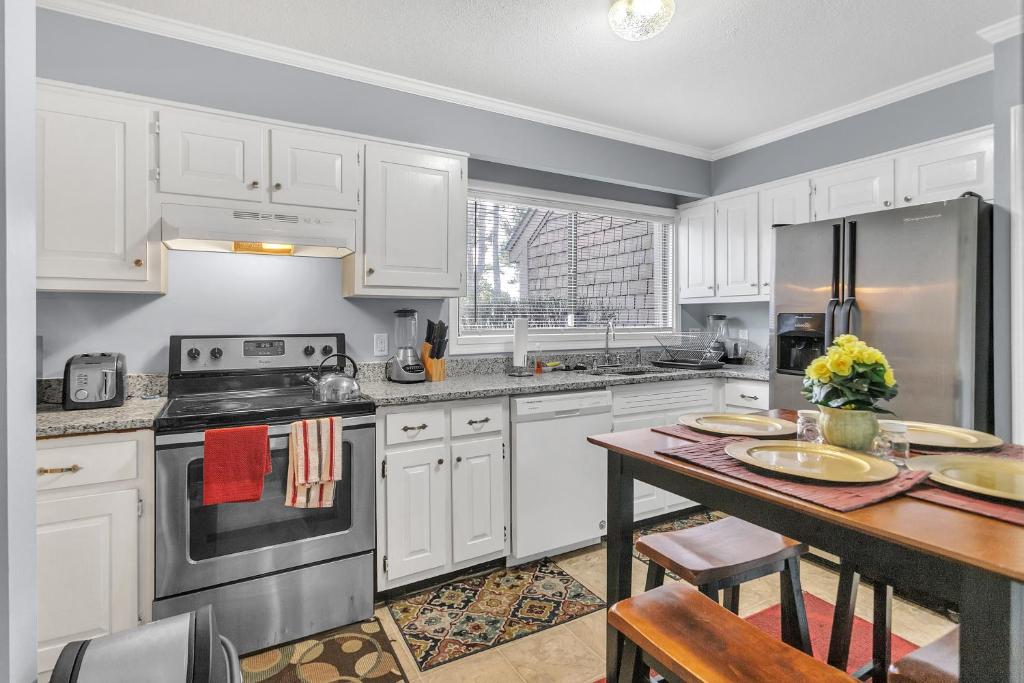 Centrally Located 4BR Stonecrest Condo condo photo 3