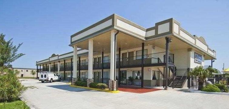 Days Inn by Wyndham Gonzales image