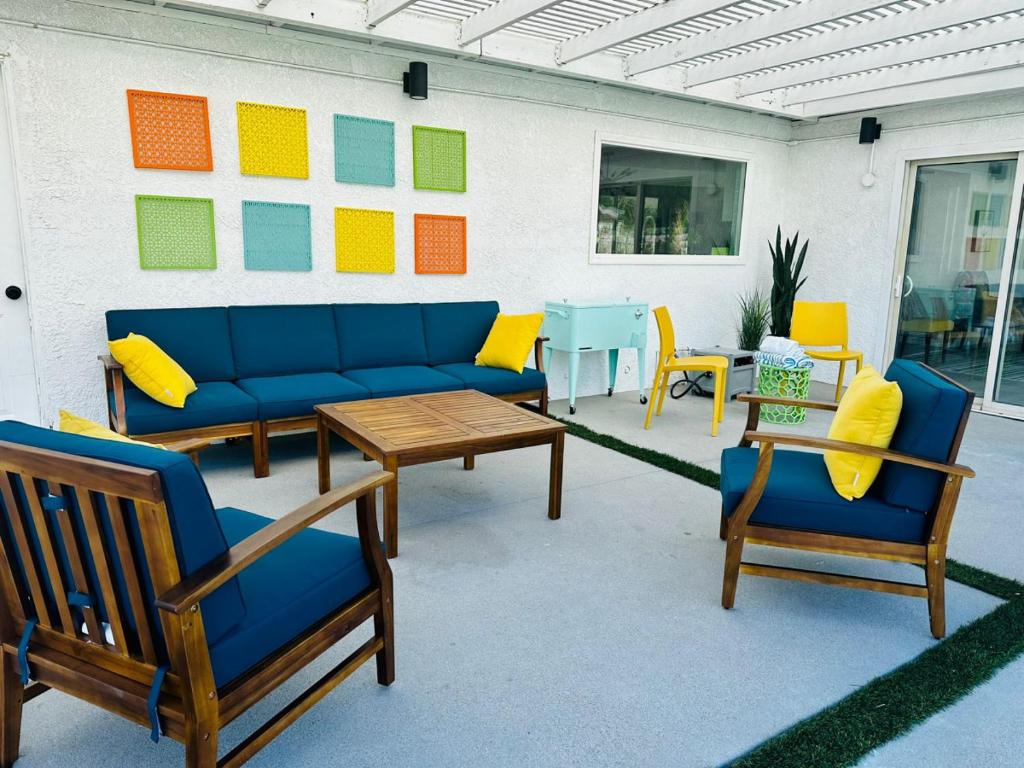 Azul Desert Escape -Retro Styled Home w Pool Hot Tub Fire Pit and BBQ photo 1
