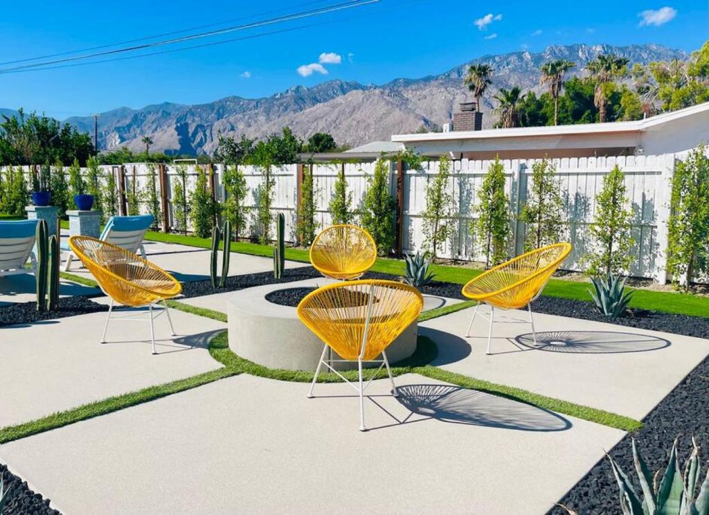 Azul Desert Escape -Retro Styled Home w Pool Hot Tub Fire Pit and BBQ photo 3
