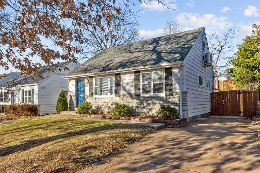 Stunning 4 BD Home near Tilles Park - JZ Vacation Rentals photo 2
