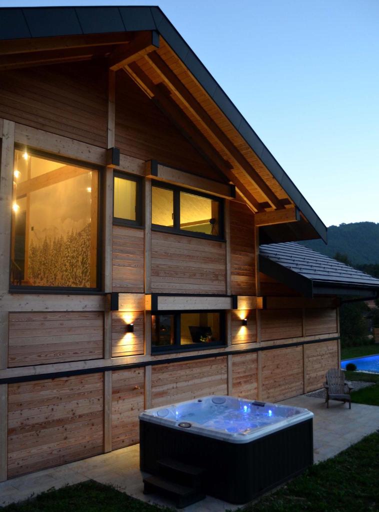 Chalet neuf, SPA, piscine privée, proche Paradiski photo 2