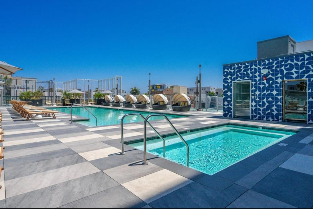 Level Long Beach - East Village image