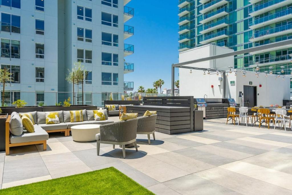 Level Long Beach - East Village photo 2