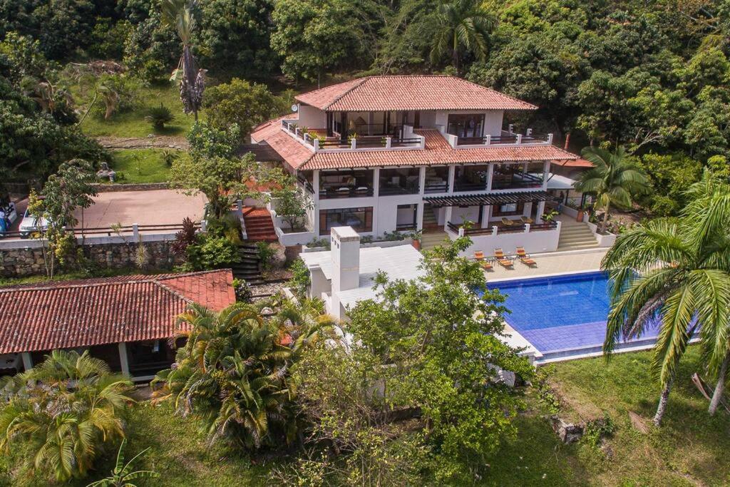 Casa de Lujo con piscina privada - La Mesa Cundinamarca