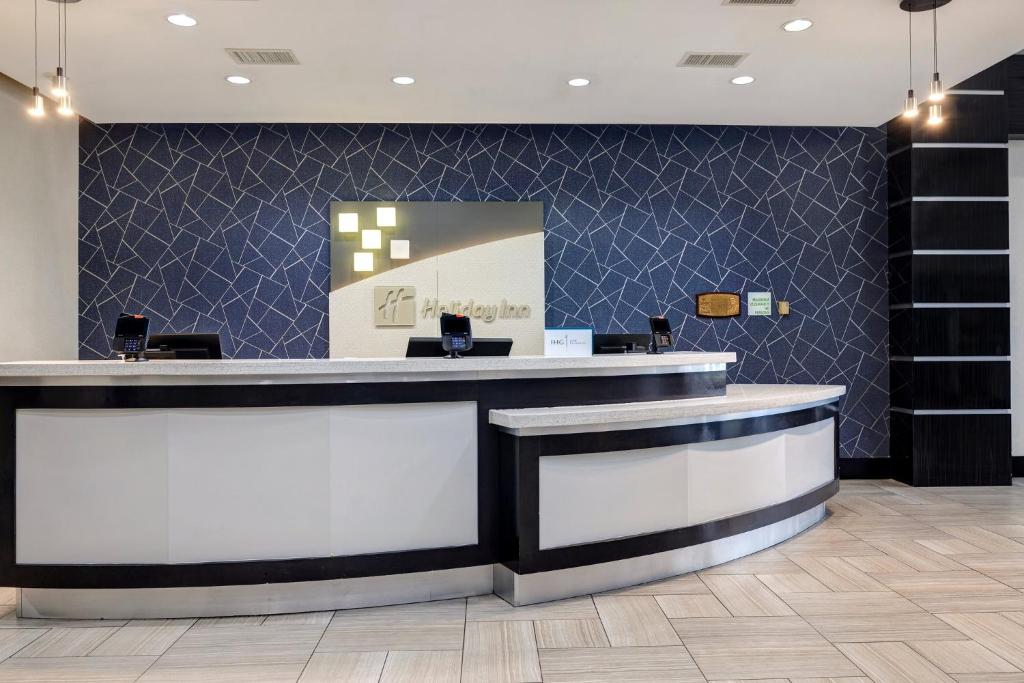 Holiday Inn Houston Downtown, an IHG Hotel image