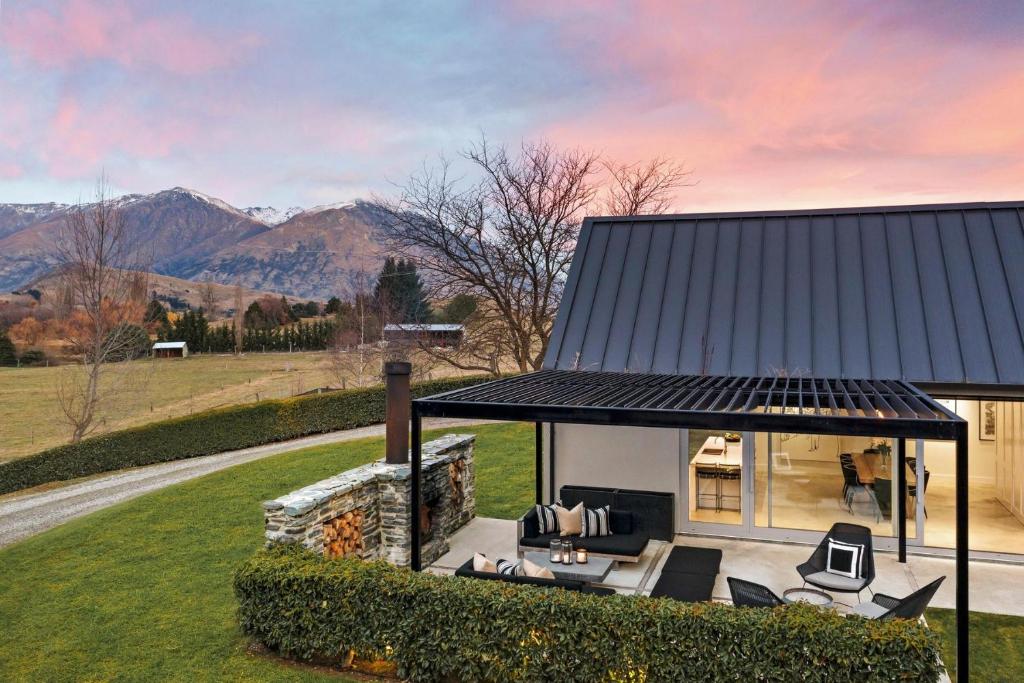 Arrow Wood - Minutes to Arrowtown, Golf and Wineries - Luxury Living photo 1