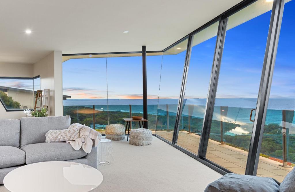 Orton Oceanview Luxury Retreat photo 2