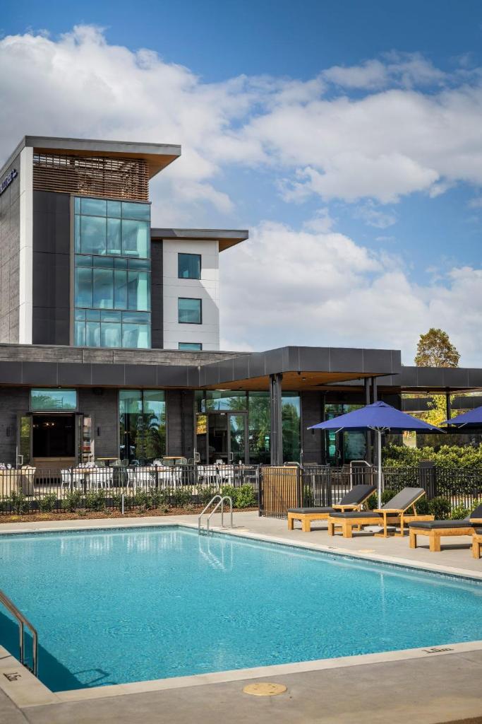 DoubleTree by Hilton Karaka - Tap to explore photos