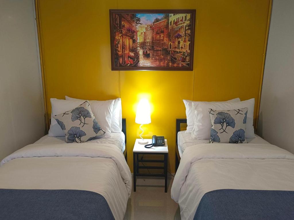 Happy Daze Hotel Tagum Room Type - Deluxe Twin Room