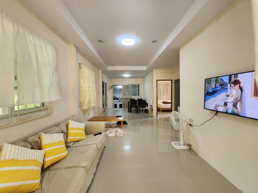 HOMEis Villa Sattahip photo 1