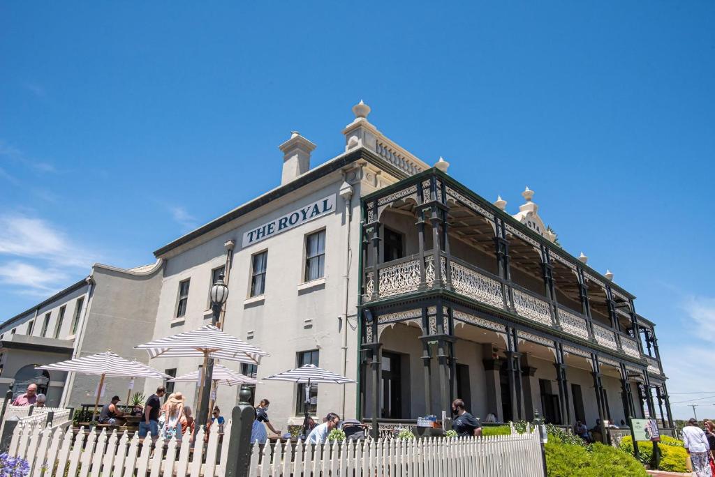 The Royal Apartment in Mornington photo 4
