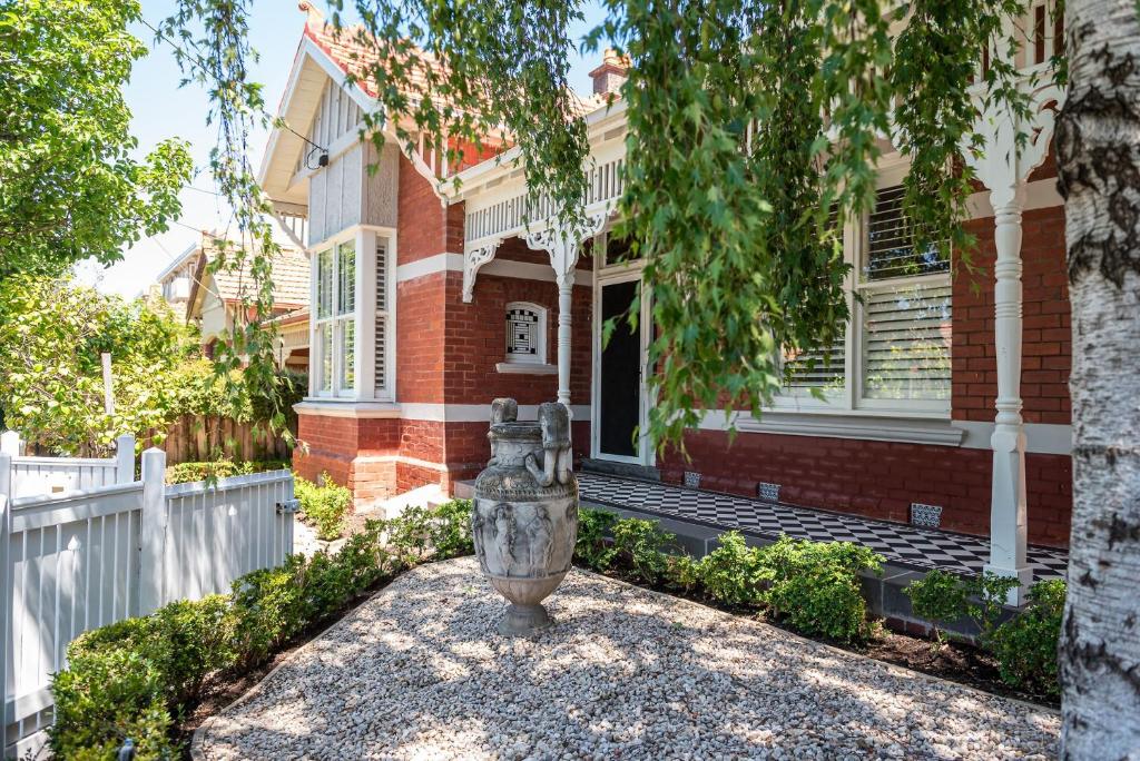 Stylish Contemporary Retreat St Kilda