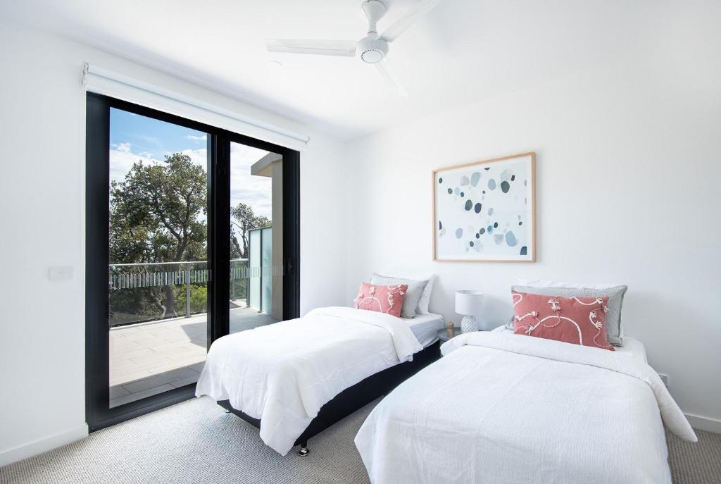 Beachfront Apartment with lots of Wow photo 4