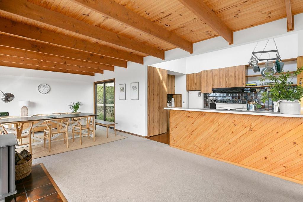 Relaxed 70s Stunner in Blairgowrie photo 2