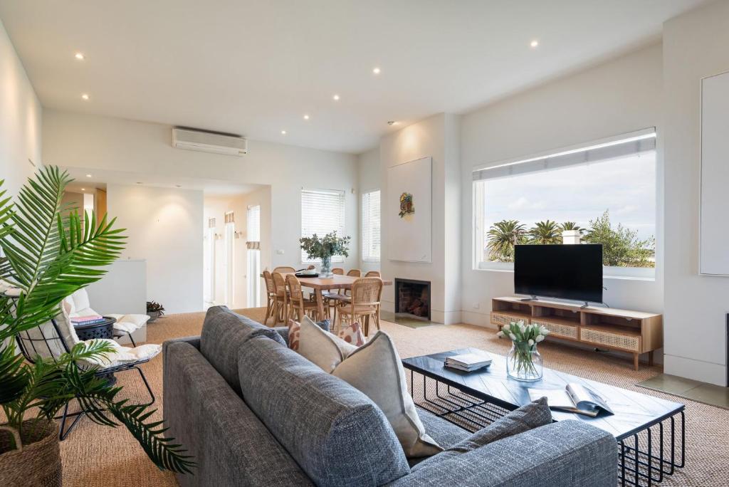 Grand Victoria Beach House photo 1