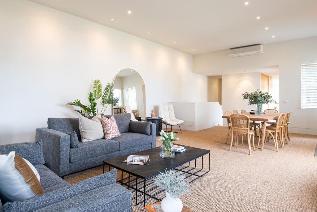 Grand Victoria Beach House photo 4