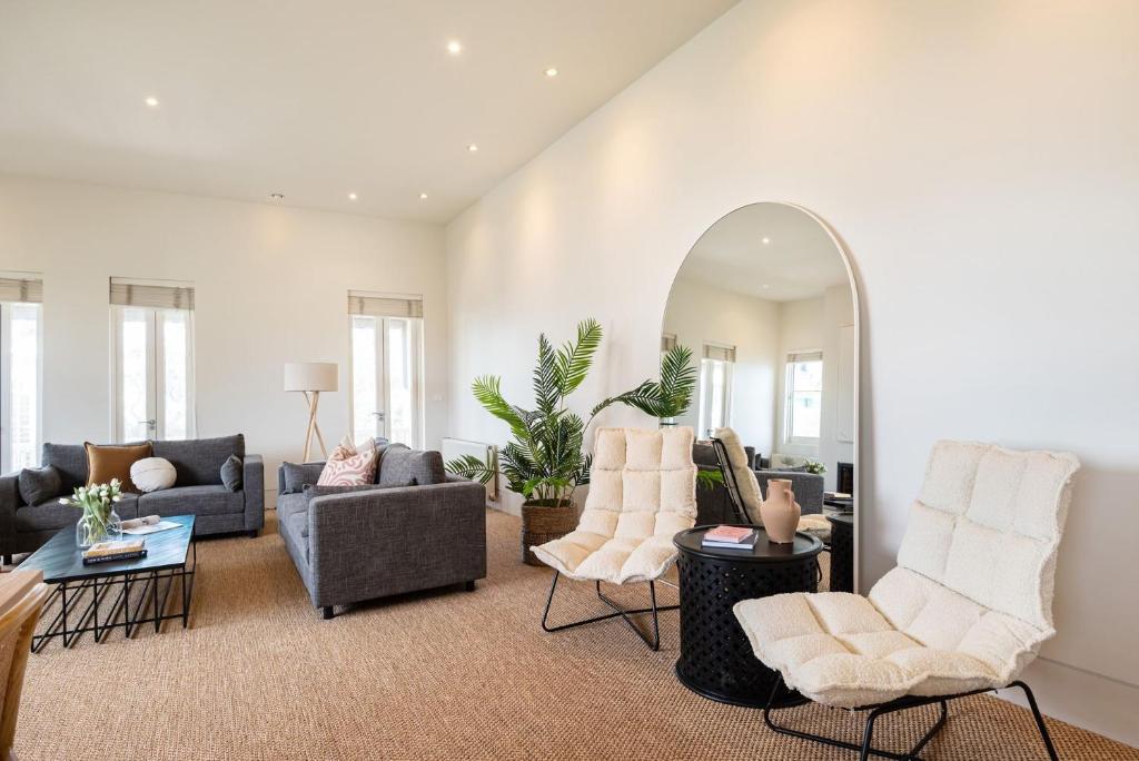 Grand Victoria Beach House photo 3