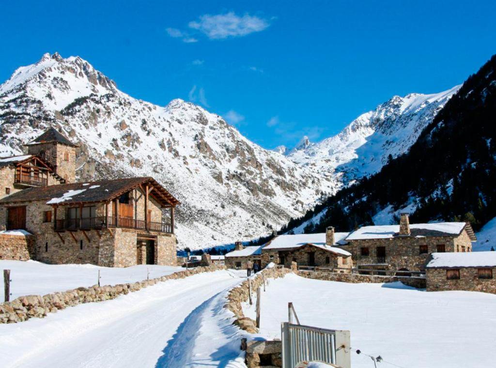 {
  "en-gb": "Apartamentos Canillo 3000"
}