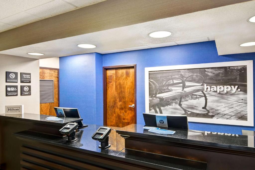 Hampton Inn State College photo 3