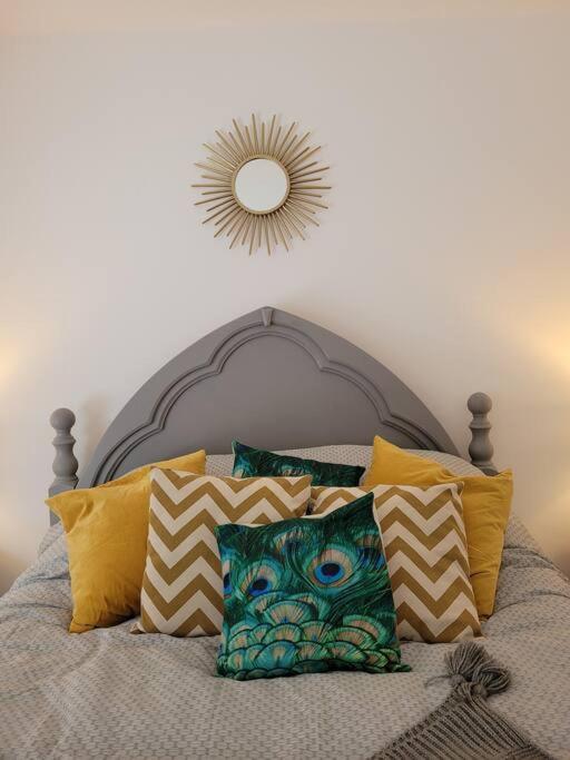 Mountain View Cottage sleep 6 sofabed quaint and quirky cottage photo 1