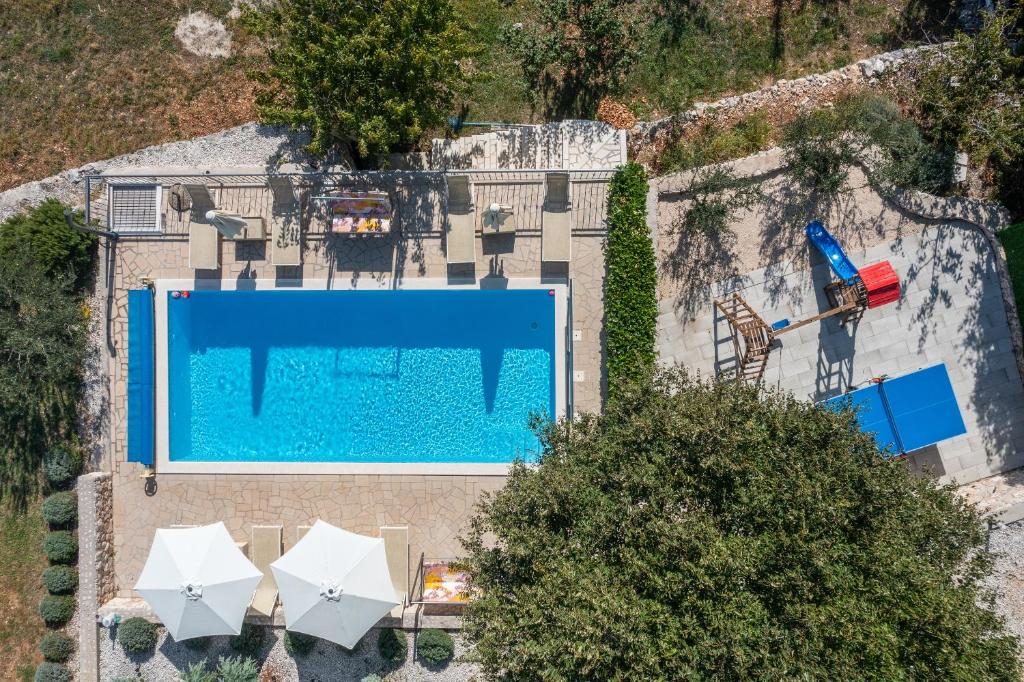 Family Villa Old Garden with heated swimming pool and private tavern photo 2